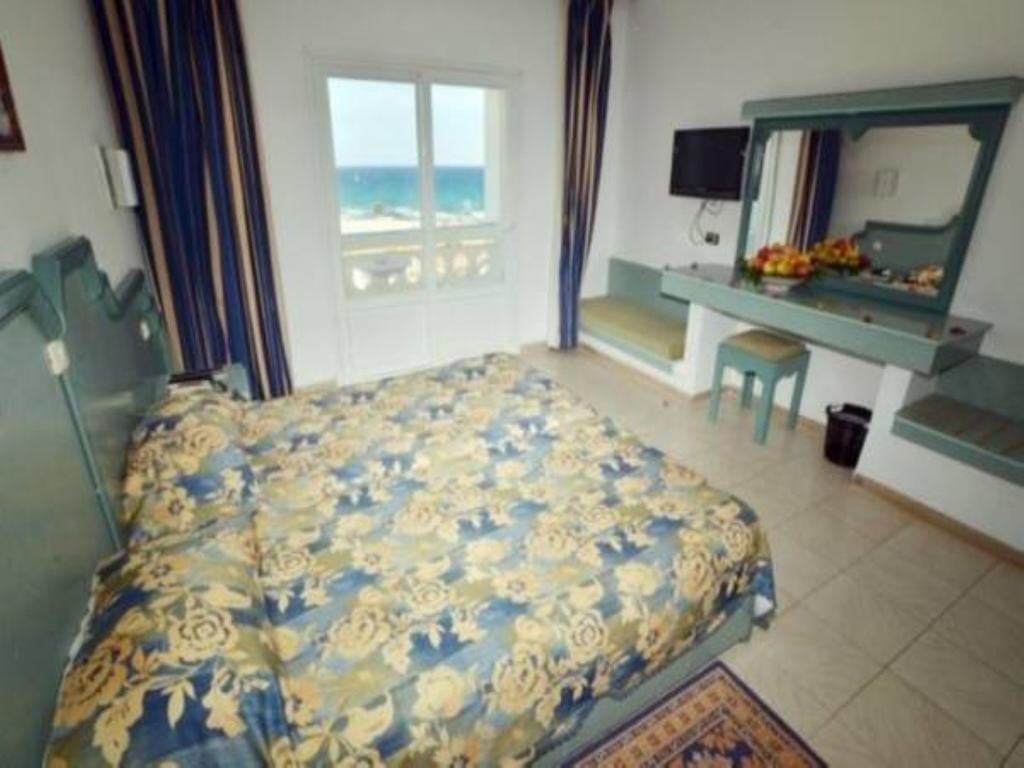 Les Colombes 3*