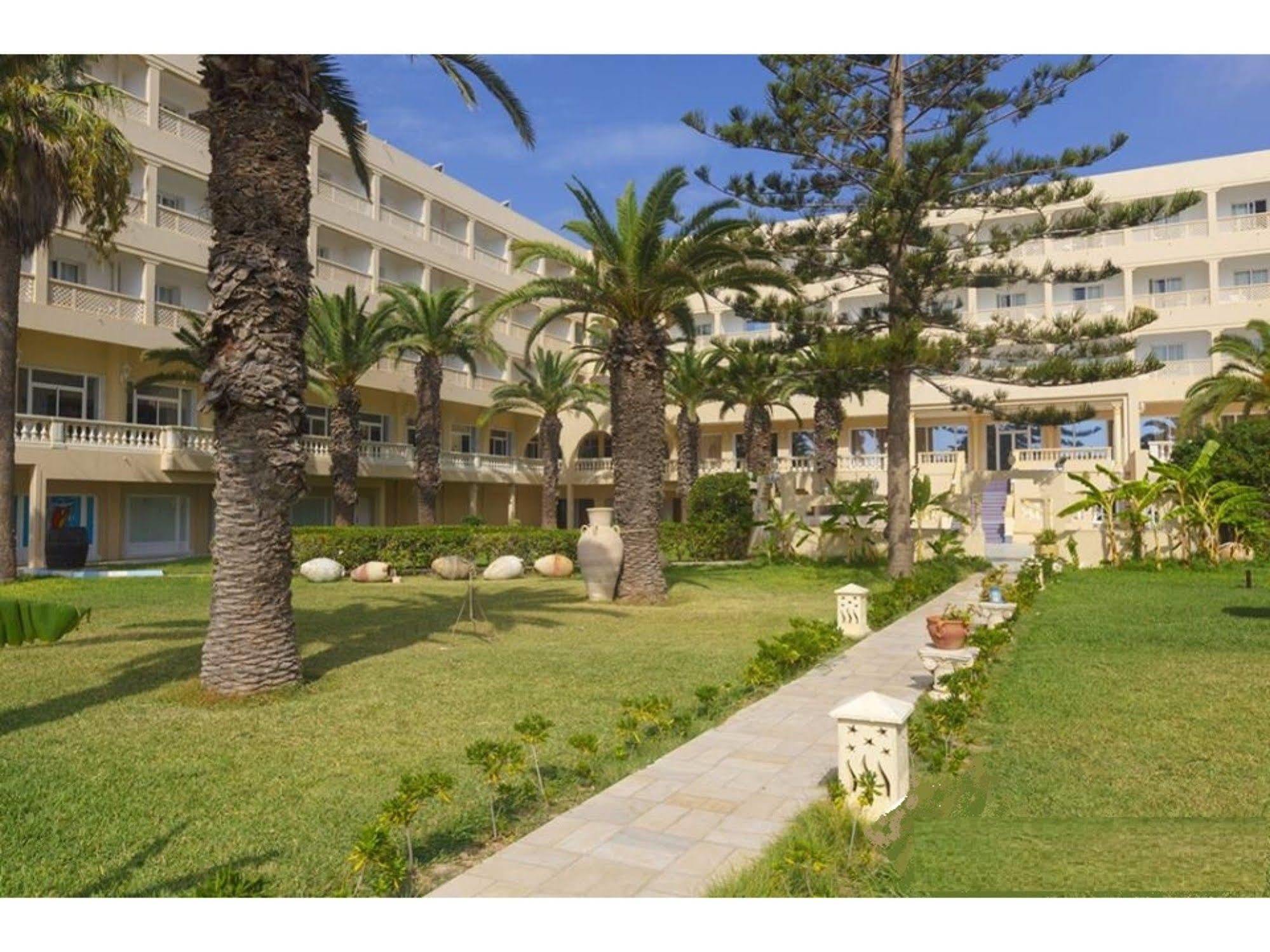 Hotel Les Colombes 3*