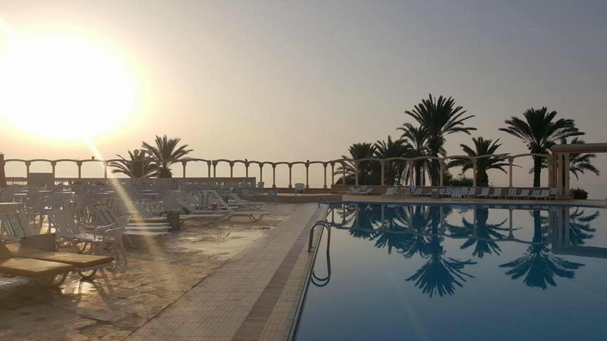 Les Colombes 3*
