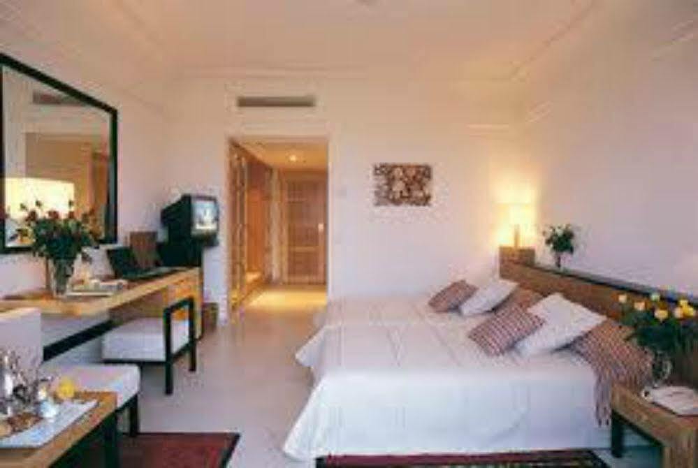 Les Colombes Hotel 3*